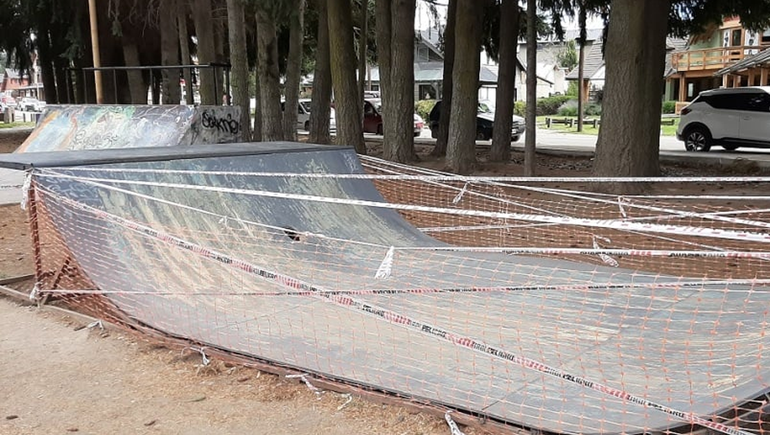 Una nena jugaba en un skatepark, cayó y terminó en el quirófano