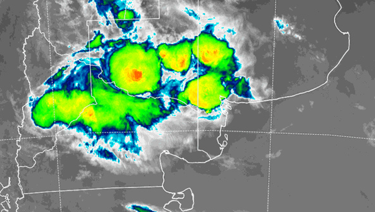 Sigue la alerta por tormentas fuertes en Neuquén: la lluvia no opacó los festejos en Rincón
