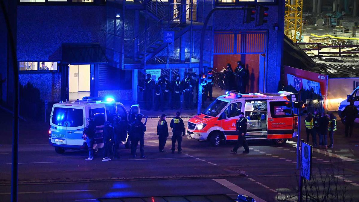 Al menos siete muertos tras un tiroteo en una iglesia de Hamburgo thumbnail