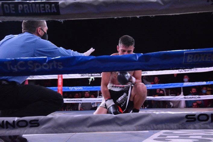 Balmaceda trata de recuperarse tras la piña de Peralta.