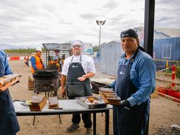 El equipo de JS SAS en el campamento del VMOS en Chelforó. El equipo de JS SAS en el campamento del VMOS en Chelforó.