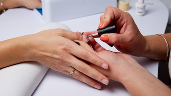 La nueva tendencia en las manos que domina el 2026 y usa Juliana Awada: qué son las uñas de jabón La nueva tendencia en las manos que domina el 2026 y usa Juliana Awada: qué son las uñas de jabón