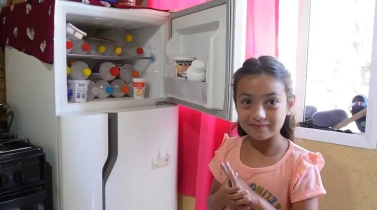 La nena que sueña con viajar a Las Grutas y conocer el mar.