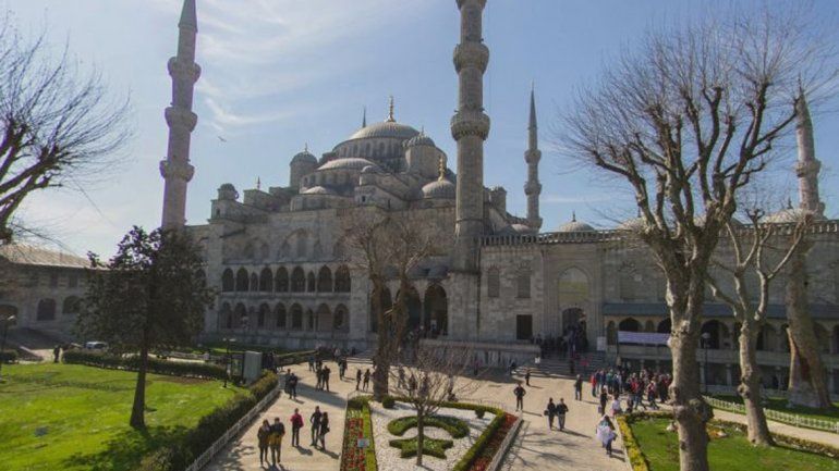 Al menos diez muertos en una explosión en barrio turístico de Estambul