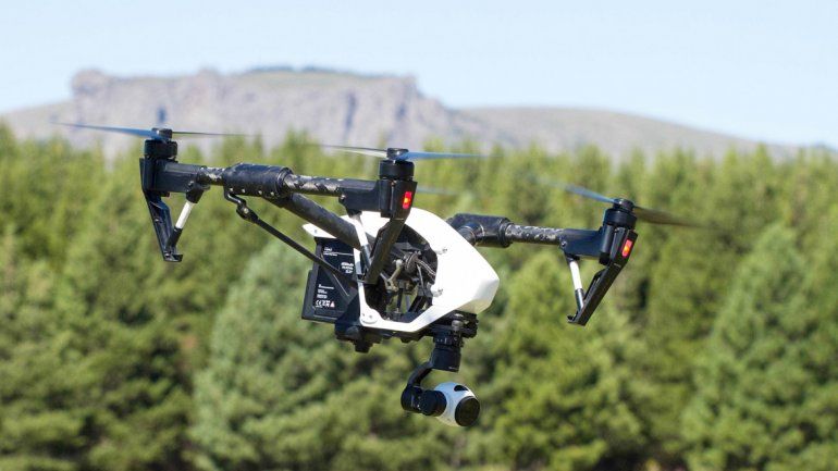 Es un fenómeno en expansión en la capital. Diputados y concejales coinciden en la necesidad de crear un marco normativo. Los problemas son: invasión a la intimidad y riesgo de accidentes.