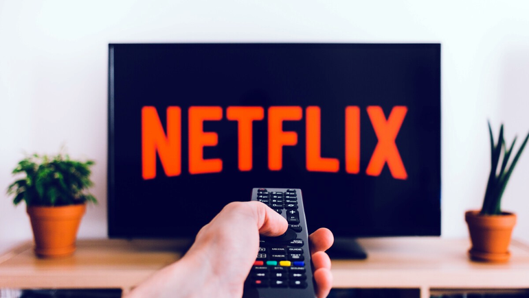 Desde 2014, Netflix emite y produce sus propios contenidos. Desde 2014, Netflix emite y produce sus propios contenidos.