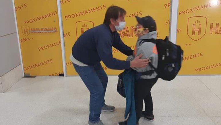 Tras la muerte de su mamá en Cutral Co, Joaquín se reencontró con su papá