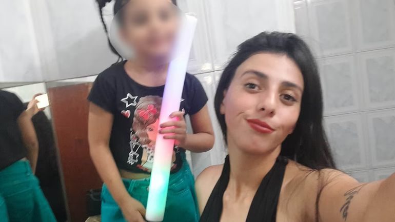 La joven era madre de una nena. La joven era madre de una nena.