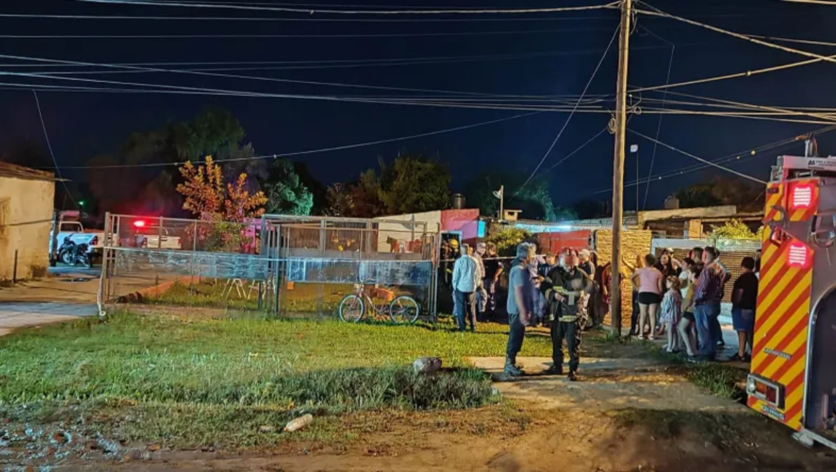 Tres jóvenes murieron quemados tras un incendio de una casa