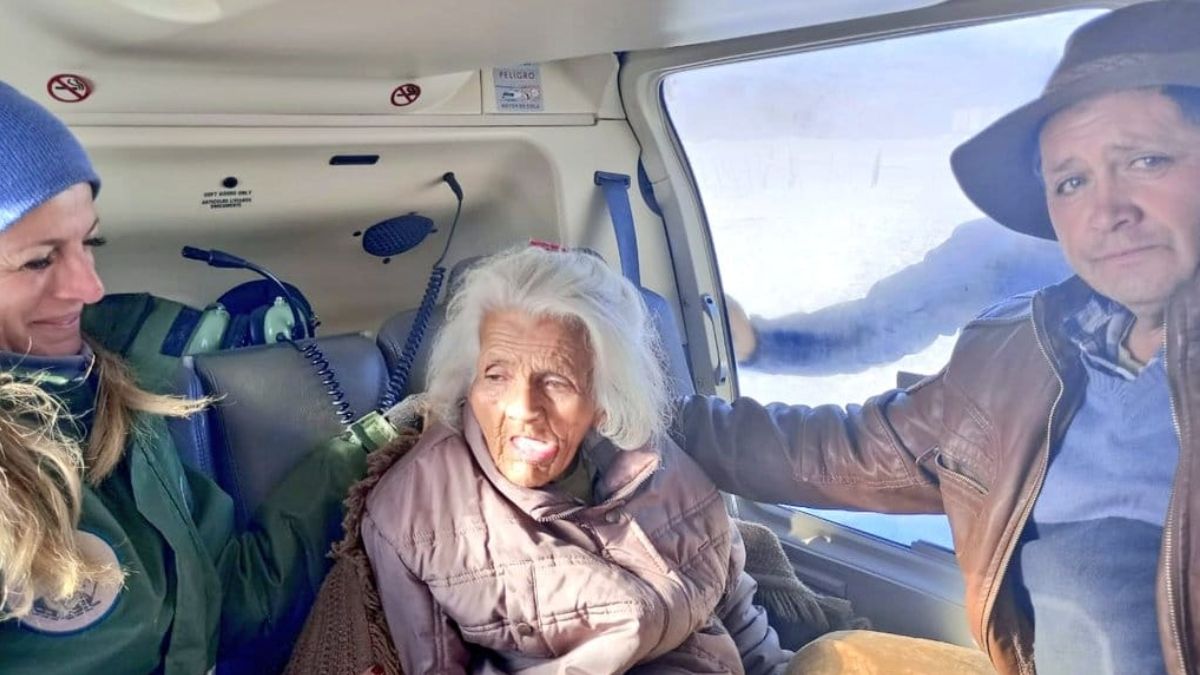 rescataron a abuelas rurales aisladas por el temporal de nieve thumbnail