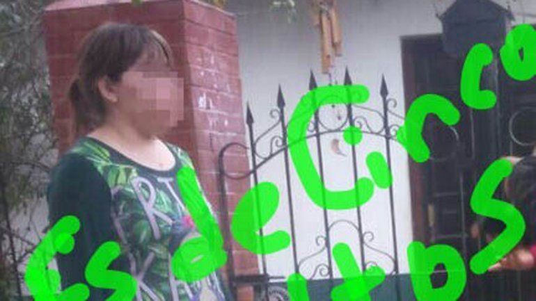 La mujer acusada fue escrachada por las víctimas en las redes sociales.