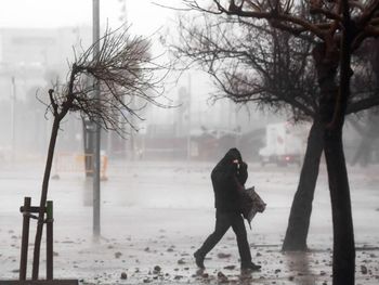 Se espera calor intenso, lluvias, viento y actividad eléctrica, según las alertas del SMN.