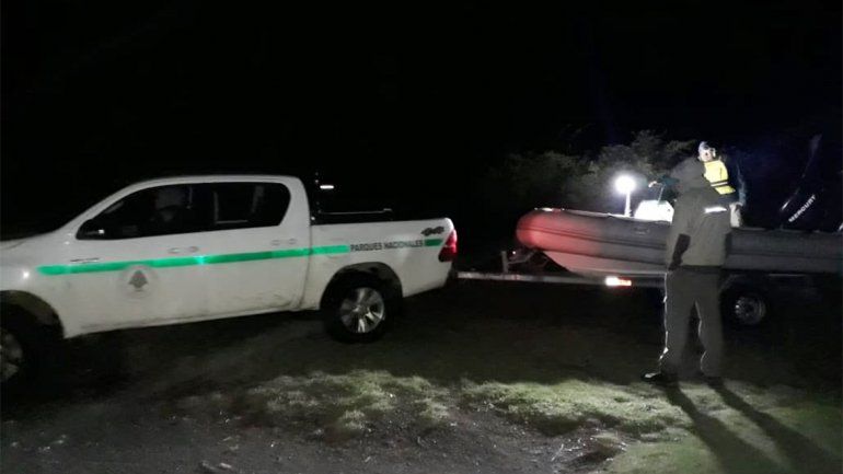 Buscan a un pescador en el lago Paimún