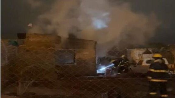 Un incendio destruyó una vivienda en Centenario / Foto&nbsp;