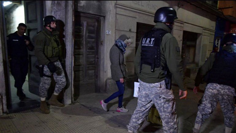 Dejó a sus hijos para salir a prostituirse y uno murió