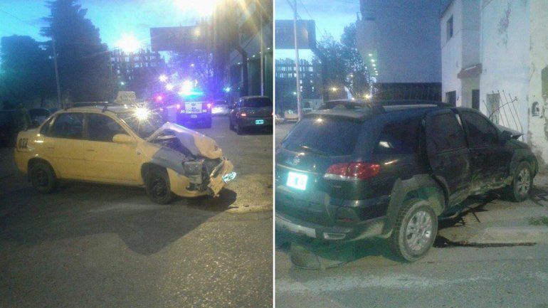 El taxi quedó con su frente destruido