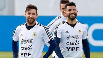 pes o fifa: el cruce en vivo entre agüero y messi pes o fifa: el cruce en vivo entre agüero y messi