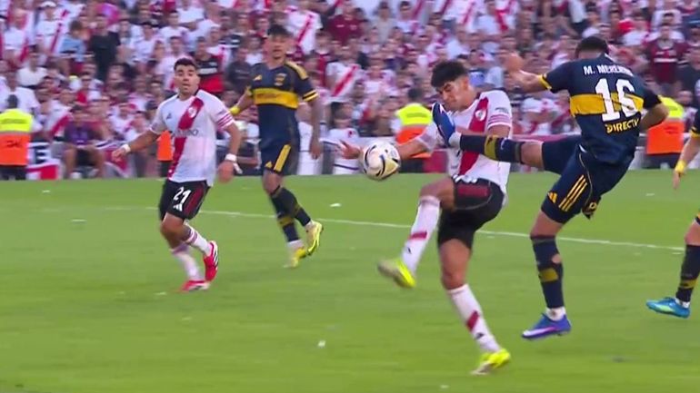 Las polémicas del Superclásico: de las manos de Rivero al penal que reclamó todo River