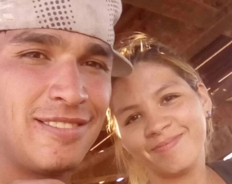 Ricardo Luna y Natalia Schumacher, la mujer de 27 años que murió carbonizada junto a su hijo de 7 años y su nena de 5. Ricardo Luna y Natalia Schumacher, la mujer de 27 años que murió carbonizada junto a su hijo de 7 años y su nena de 5.