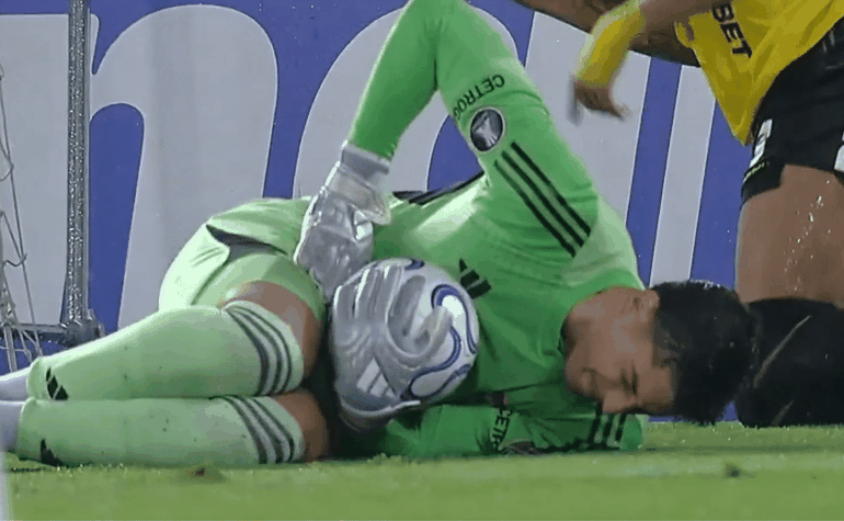 Leandro Brey se retiró lesionado y tuvo que atajar Javi García