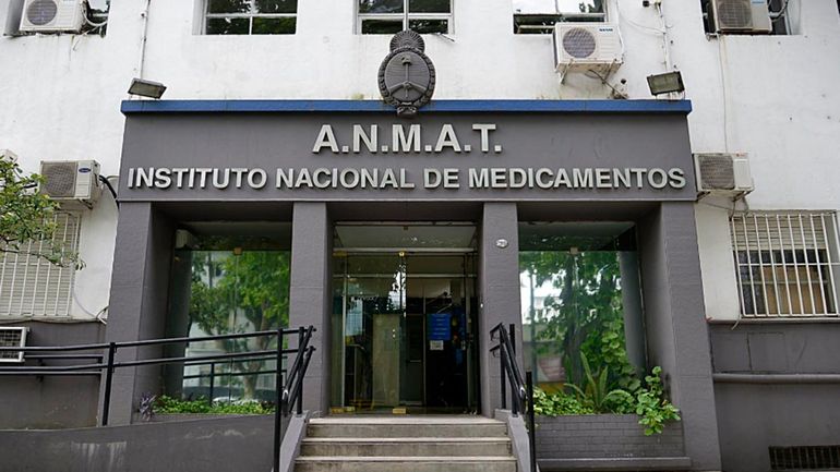 ANMAT ordenó la prohibición nacional de cosméticos, perfumes y productos de higiene sin registro sanitario oficial. ANMAT ordenó la prohibición nacional de cosméticos, perfumes y productos de higiene sin registro sanitario oficial.