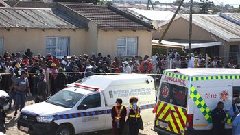 horror en sudafrica: hallaron muertos a 20 jovenes en un bar