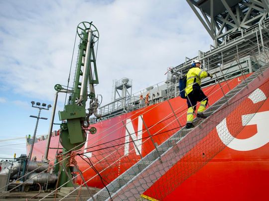 Estados Unidos y Catar dominan la nueva era del GNL, pero Argentina asoma como jugador estratégico.