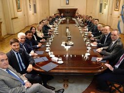 Javier Milei con los gobernadores. Ya no están Guillermo Francos ni Liisandro Catalán Javier Milei con los gobernadores. Ya no están Guillermo Francos ni Liisandro Catalán