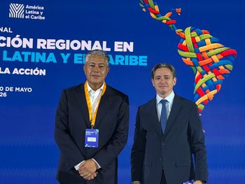Figueroa expuso en un foro energético en Colombia.
