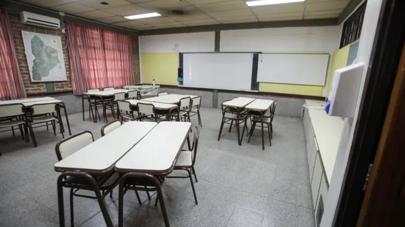 Tras el comienzo de clases en primaria, los secundarios inician con paro | LM Neuquen Tras el comienzo de clases en primaria, los secundarios inician con paro