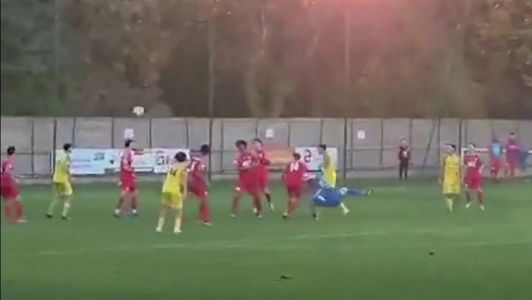 El golazo de chilena de un arquero en el último minuto por la Copa de Francia que dio la vuelta al mundo