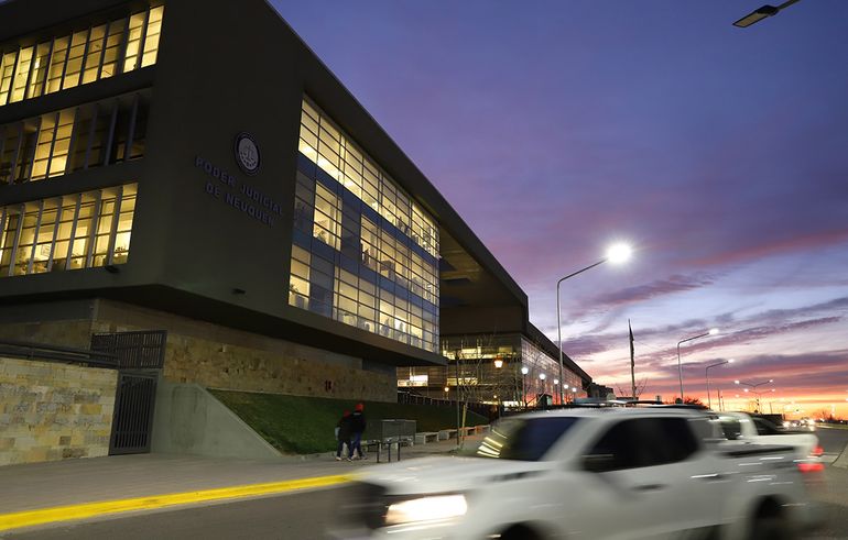 Las autoridades judiciales siguen de cerca la búsqueda de otra joven en Neuquén / Foto