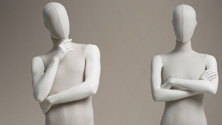 Causó furor en TikTok por disfrazarse de maniquí