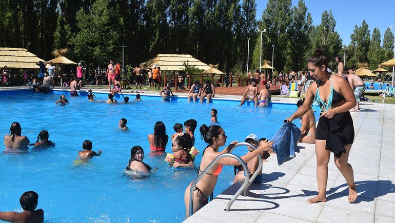 Cuesta $200 por día el chapuzón en las piletas del Bosque Comunal