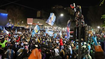 argentina bicampeon de la copa america: en 29 fotos, una multitud celebro en las calles de neuquen argentina bicampeon de la copa america: en 29 fotos, una multitud celebro en las calles de neuquen
