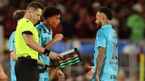 problemas para neymar: lo acusan de haber insultado y propinado una cachetada a un companero de santos problemas para neymar: lo acusan de haber insultado y propinado una cachetada a un companero de santos