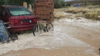 Casas inundadas en Buta Ranquil por temporal de agua y granizo