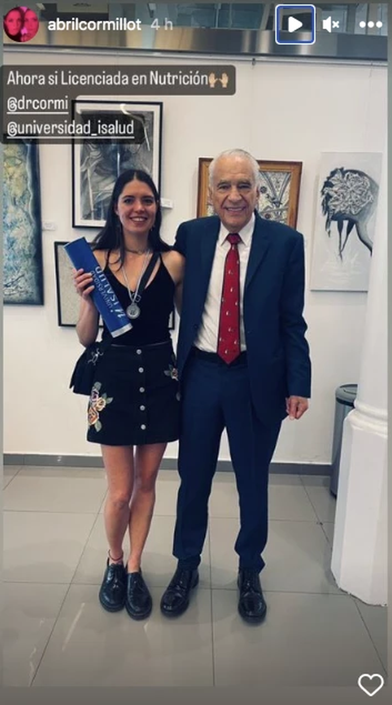 Abril junto a su abuelo. Abril junto a su abuelo.