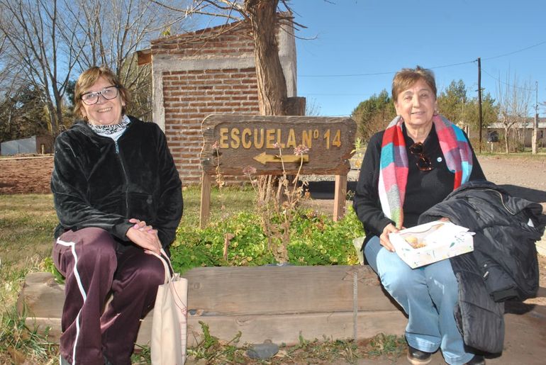 Pamela Pascal y Leonor Larena, exdirectivas.