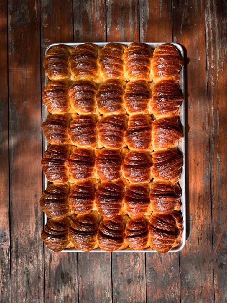 Irresistibles medialunas recién salidas.