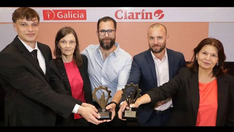 El galardón que recibió Salmon Trout en los Premios Pyme Galicia Clarín a la mejor Pyme Industrial y a la Pyme de Oro. El galardón que recibió Salmon Trout en los Premios Pyme Galicia Clarín a la mejor Pyme Industrial y a la Pyme de Oro.