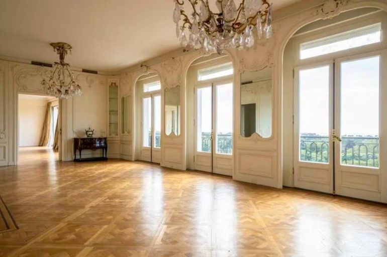 Una de las habitaciones de la espectacular mansión. Una de las habitaciones de la espectacular mansión.