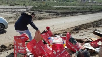 Multada por tirar basura en Comodoro Rivadavia. La filmaron, le avisaron, pero siguió en lo suyo. Multada por tirar basura en Comodoro Rivadavia. La filmaron, le avisaron, pero siguió en lo suyo.