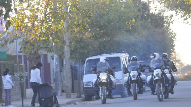 Dos hermanos fueron agredidos y no pudieron echar a los intrusos.