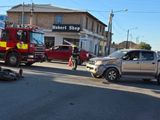 Un motociclista resultó herido tras chocar contra una camioneta en Centenario