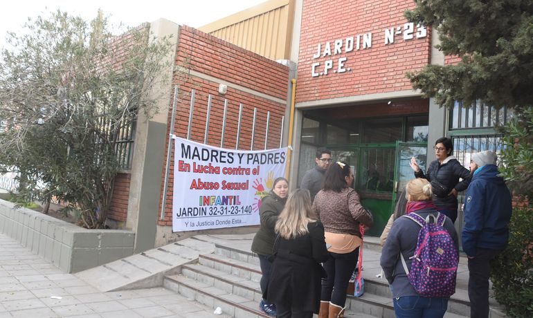 Denuncias por abusos en los jardines: tensión con las familias