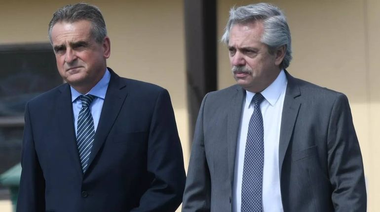 El Gobierno acusó a los opositores por la suba del dólar blue: Propician una devaluación