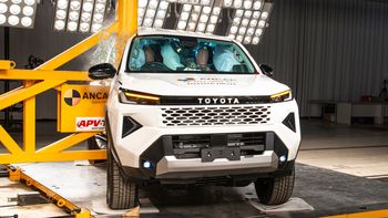 Prueba de choque de la nueva Toyota Hilux. Prueba de choque de la nueva Toyota Hilux.