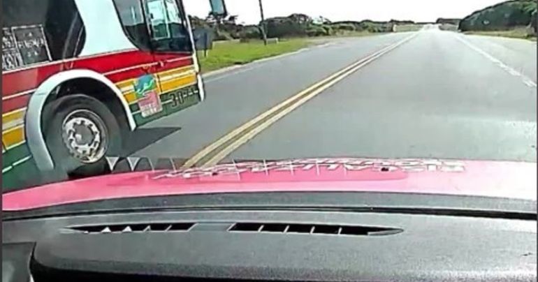 La escena también quedó documentada por las cámaras corporales que utilizan los agentes durante los operativos.