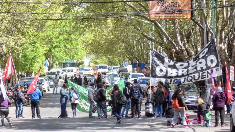 Mañana complicada en el centro por dos cortes de calle